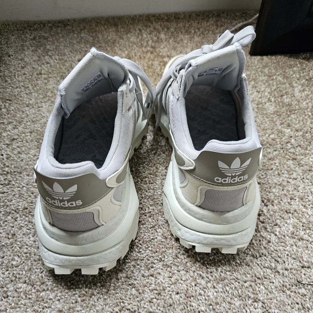 Adidas - Picture 3 of 4